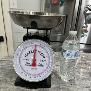 Decorative Market Fresh Kitchen Scale in Black with Silver Bowl